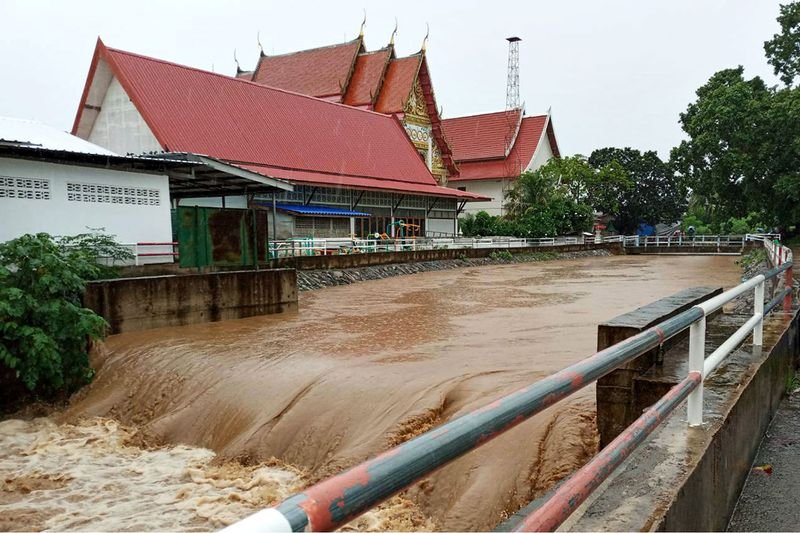 Sturzfluten, Waldwasserabflüsse und starke Regengüsse in 40 Provinzen
