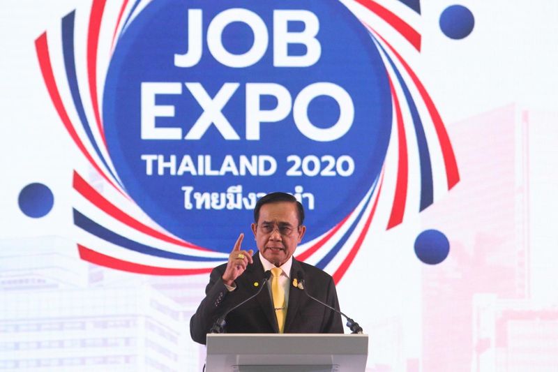Prayuth verspricht auf der Job Expo Thailand über eine Millionen Arbeitsstellen