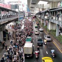 Demonstranten wählen 3 Standorte in Bangkok aus, während der Nahverkehr eingestellt wird