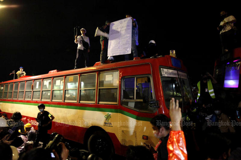 Demonstranten geben Prayuth eine Frist zum Rücktritt und zur Freilassung von Aktivisten