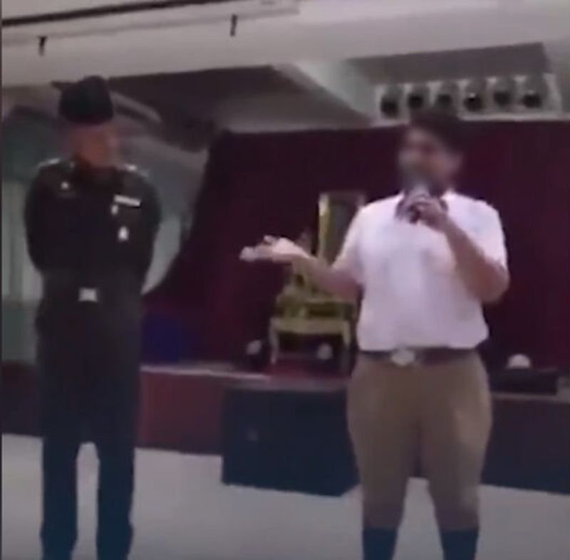 Prayuth befiehlt seinen Beamten, die patriotischen Vorlesungen an den Schulen zu überarbeiten