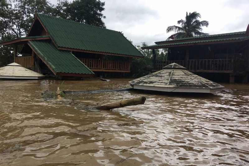 Video - Viele Häuser wurden nach dem Einsturz des Wehrs in Nakhon Ratchasima überschwemmt