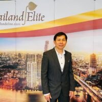 Gut betuchte Elite Card Inhaber, reisen mit Privatjets aus Großbritannien und Deutschland nach Thailand