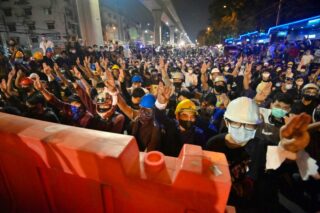 Thailändische Demonstranten übernehmen die Taktik von Hongkong