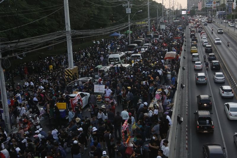 Prayuth lehnt es ab, das Kriegsrecht zur Unterdrückung der Demonstranten anzuwenden