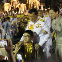 Erstes kurzes TV Interview mit seiner Majestät König Maha Vajiralongkorn