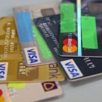 Kreditkartenanbieter erwarten in diesem Jahr einen zweistelligen Rückgang der Kreditkartenausgaben