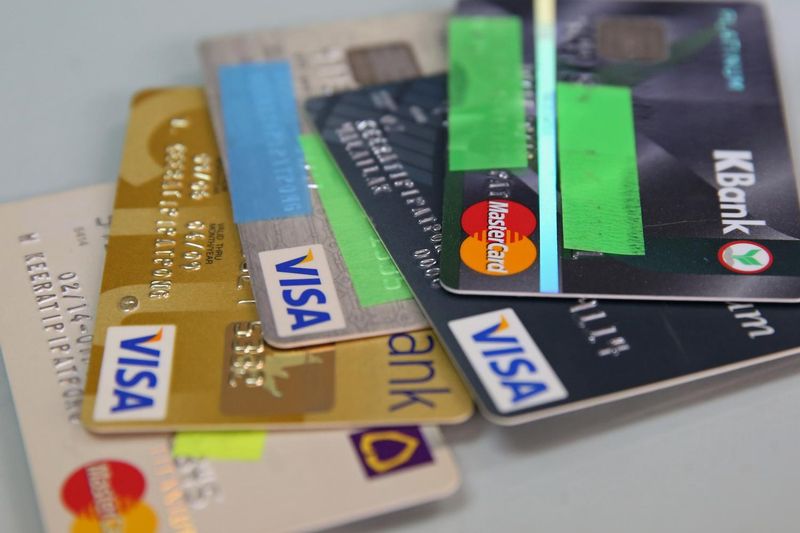 Kreditkartenanbieter erwarten in diesem Jahr einen zweistelligen Rückgang der Kreditkartenausgaben