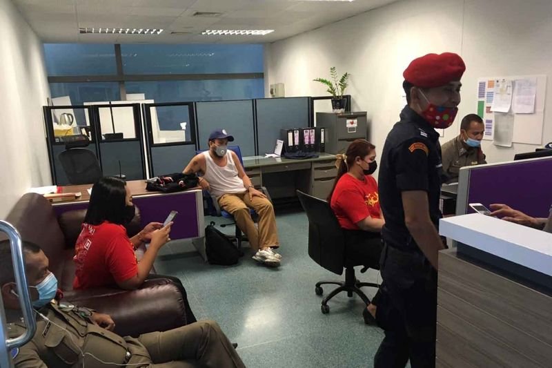 Ein Thailänder bringt zahlreiche Fluggäste in Schwierigkeiten