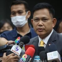 Staatsanwälte können die Anklage gegen Red Bull-Spross Vorayuth "Boss" Yoovidhya nicht fortsetzen – Sie müssen auf die Polizei warten