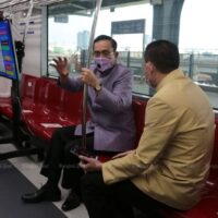 Prayuth besucht neuen Bahnhof und testet die Red Line