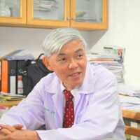 Untersuchen Sie jeden Todesfall unter den gegen COVID-19 geimpften Personen, rät Dr. Yong