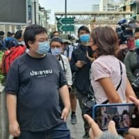 Siam Bioscience bricht nach Thanathorns Kritik das Schweigen über den Impfstoffhandel