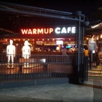 Bekannte Bar in Chiang Mai muss sich für die Missachtung von Dekretregeln verantworten