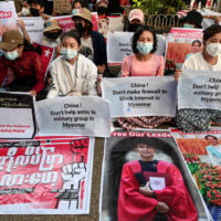 Demonstranten trotzen der Junta in Myanmar