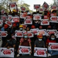 Die Junta in Myanmar warnt die Öffentlichkeit davor, flüchtige Demonstranten zu verstecken