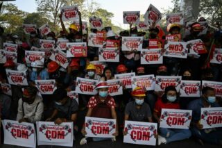 Die Junta in Myanmar warnt die Öffentlichkeit davor, flüchtige Demonstranten zu verstecken