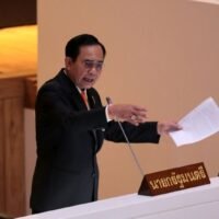 Prayuth weicht den Vorwürfen des Abgeordneten aus, bei Polizeiaktionen befördert worden zu sein