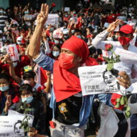 Zehntausende versammeln sich zu wachsenden Protesten gegen den Putsch in Myanmar