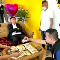 Chef der Provinzagentur in Mukdahan verhaftet, nachdem er versucht hatte, 2 Millionen Baht von einem Geschäftsmann zu erpressen