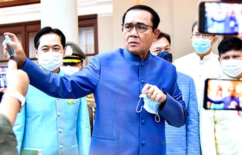 Unter Druck entschuldigt sich der thailändische Premierminister bei den Medien für den Sprühvorfall
