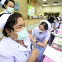 Asiens wirtschaftliche Erholung durch langsames Tempo der Impfungen gefährdet