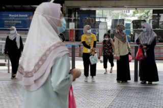 Covid in Malaysia treibt Tausende von Thailändern wieder nach Hause