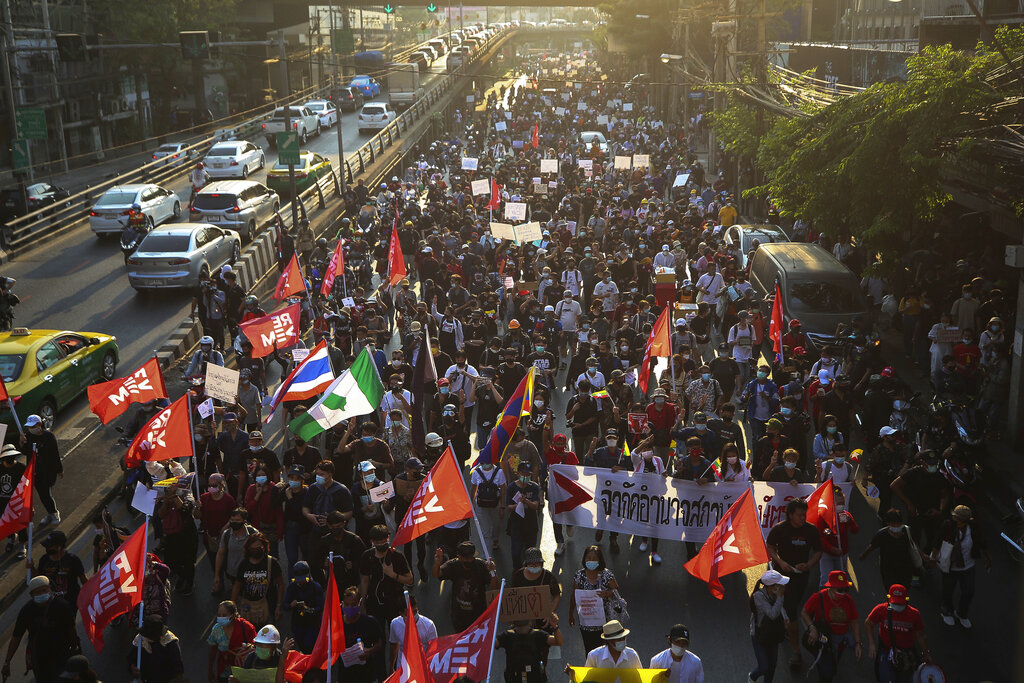 Verbot von öffentlichen Versammlungen und Protesten in Bangkok erklärt