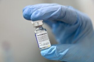 Oxford unterbricht die COVID-19 Impfstoffstudie bei Kindern und wartet auf weitere Daten zu den Blutgerinnsel Problemen