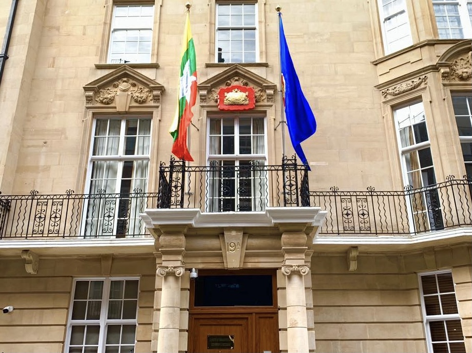 Der Botschafter von Myanmar in London wurde nach einem Bruch mit dem Militär aus der Botschaft ausgeschlossen