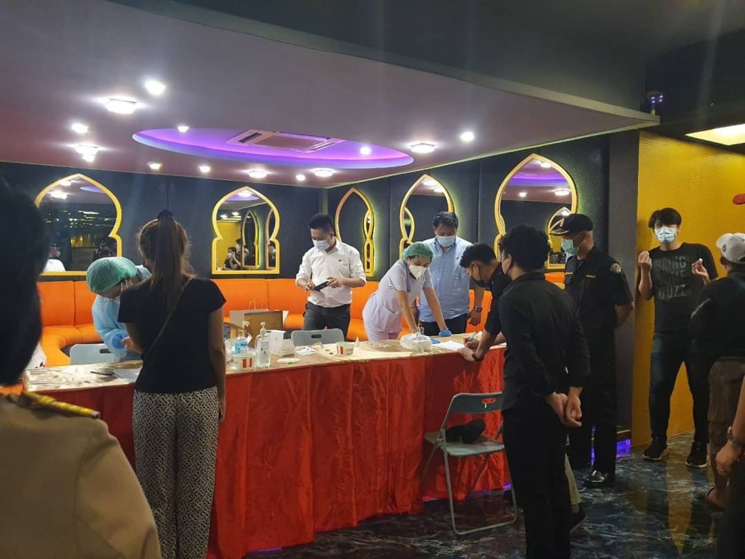 Restaurants und Unterhaltungsmöglichkeiten in Bangkok unter strenger Beobachtung