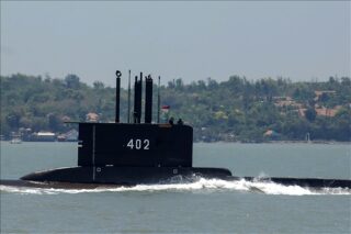 Für das indonesische U-Boot, das mit Dutzenden an Bord gesunken ist, sind Bergungsbemühungen im Gange