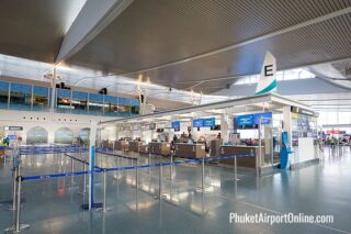 Check-in-Schalter am Flughafen Phuket