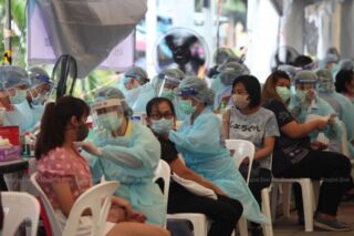 Bangkok fügt weitere Impfstationen hinzu