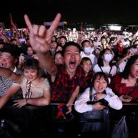 Tausende Nachtschwärmer besuchen das Wuhan Musikfestival