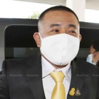 Der Hauptverdächtige des Tourismusbetrugs stellt sich selbst der Polizei