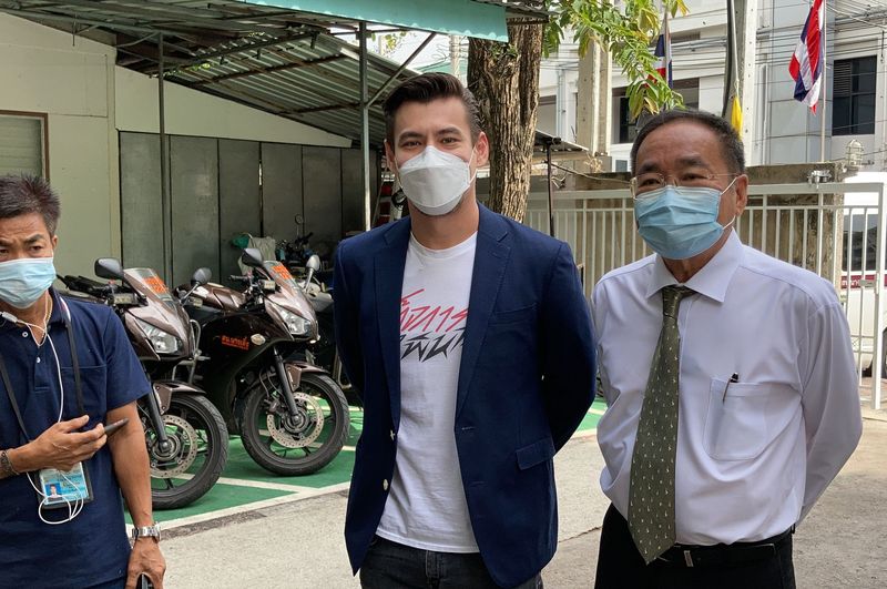 TV-Moderator Jonh Winyu wird auf Twitter wegen Verleumdung von Premierminister Prayuth angeklagt