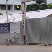 Korat verstärkt die Wache, nachdem infizierte Arbeiter aus Bangkok gefunden wurden