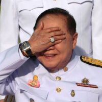 General Prawit spottet über vorgezogene Wahlen