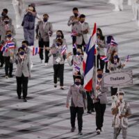 Die von der Pandemie betroffenen Olympischen Spiele in Tokio werden in einer zurückhaltenden Zeremonie ohne Fans eröffnet