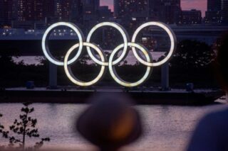 Die problematischen Olympischen Spiele in Tokio werden unter der Covid-19 Wolke eröffnet