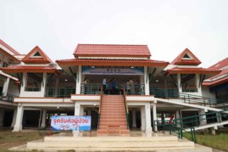 Ein Zentrum für Covid-19 Patienten, die auf Krankenhausbetten warten, im Bezirk Tha Rua, Provinz Ayutthaya