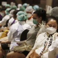 Die Regierung sollte hochwertige Impfstoffe finden und dem privaten Sektor die Teilnahme ermöglichen