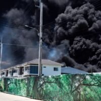 Feuer von der Explosion in der Fabrik in Samut Prakan gelöscht, aber die Evakuierten können noch nicht nach Hause zurückkehren