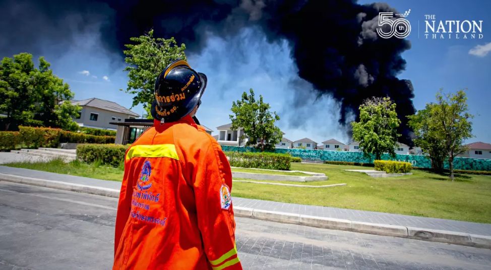 Feuer von der Explosion in der Fabrik in Samut Prakan gelöscht, aber die Evakuierten können noch nicht nach Hause zurückkehren