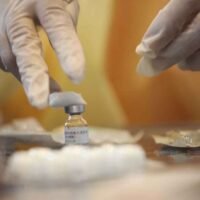 Ältere Menschen müssen Impfstoffpriorität erhalten, sagen Landärzte