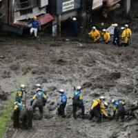Die Angst wächst bei Dutzenden in der von Erdrutschen betroffenen Stadt in Japan