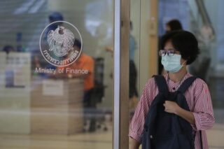 Finanzminister Arkhom sieht keine Notwendigkeit für die Regierung, zusätzliches Geld zur Bekämpfung der Pandemie zu leihen
