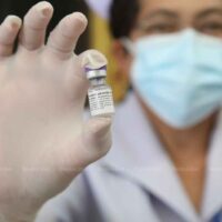 Das Kabinett hat 9,3 Milliarden Baht für die Finanzierung zur Beschaffung von 20 Millionen Dosen Pfizer Covid-19 Impfstoffe genehmigt