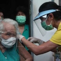 Fast 90 % der Einwohner Bangkoks bekommen die erste Impf Dosis